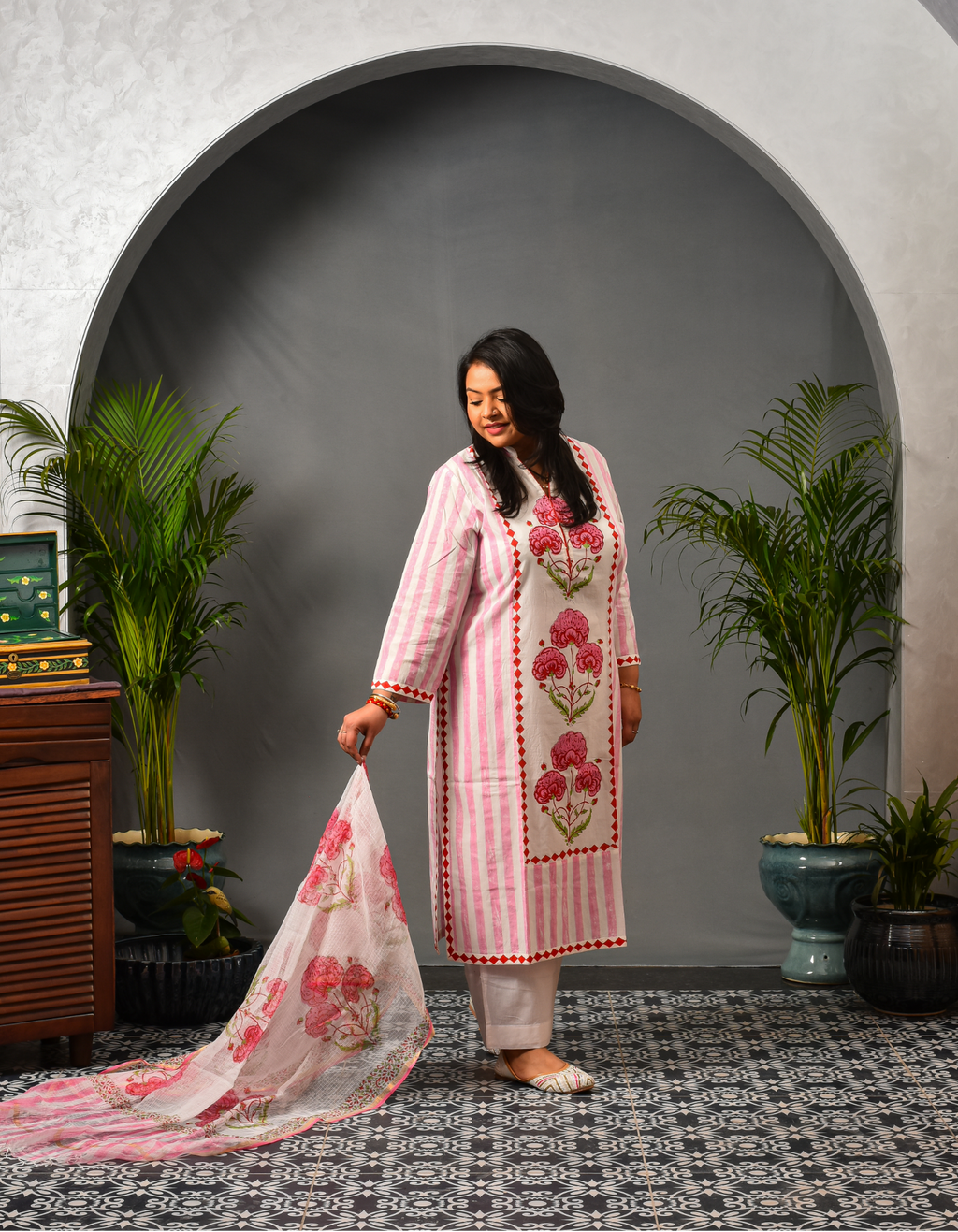 Nayera Pink Straight Kurta & Dupatta Set