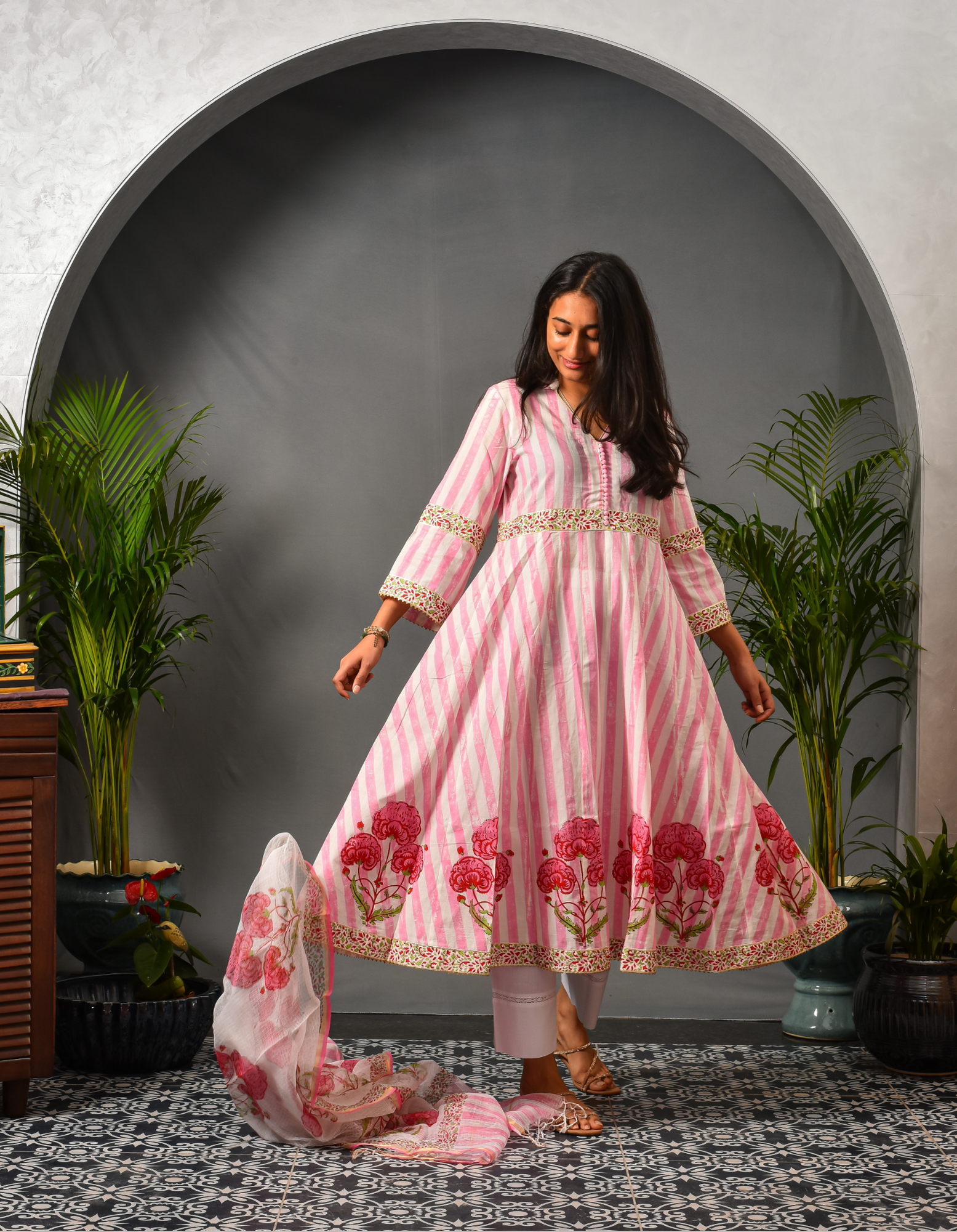 Nayera Pink Kali Kurta & Dupatta Set